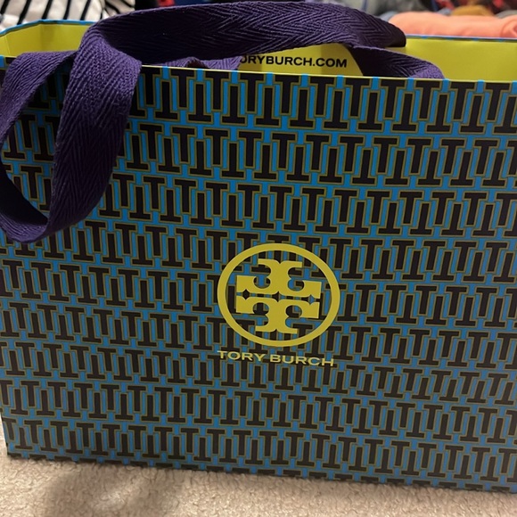 Small Tory Burch shoe box with dust bag and shopping bag (no shoe included) - Picture 8 of 11